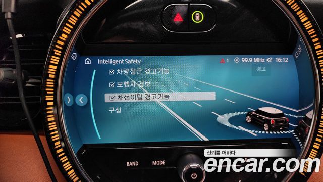 Mini Cooper 2023 — photo 17