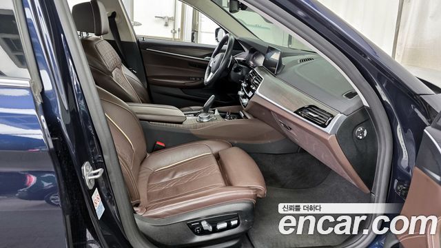BMW 5-Series 2020 — photo 11