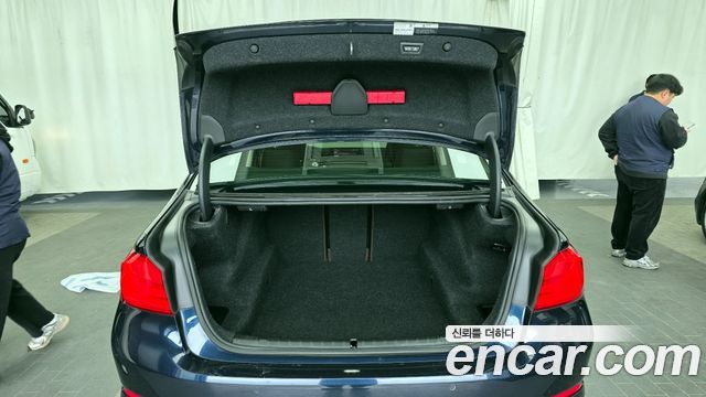BMW 5-Series 2020 — photo 20