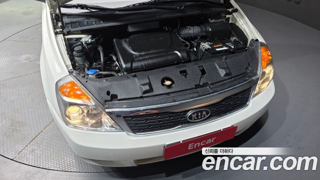 Kia Canival 2011 — photo 6
