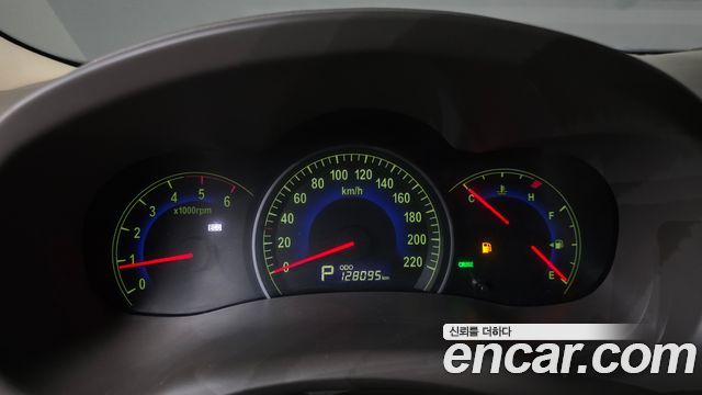 Kia Canival 2011 — photo 8