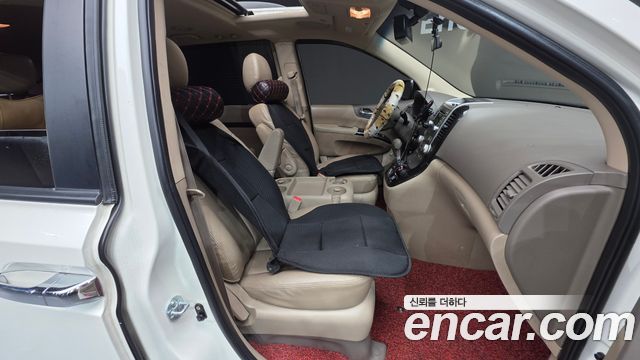 Kia Canival 2011 — photo 10