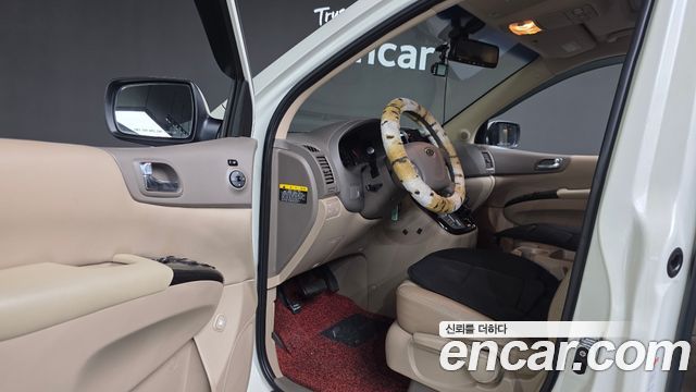 Kia Canival 2011 — photo 12