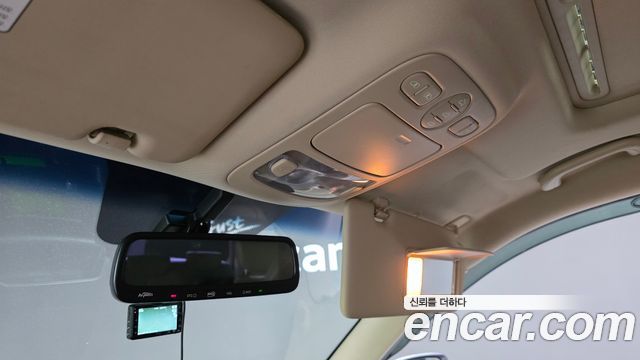 Kia Canival 2011 — photo 17