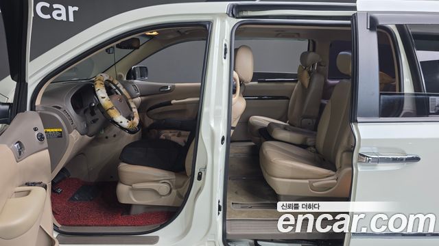 Kia Canival 2011 — photo 18