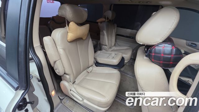 Kia Canival 2011 — photo 19