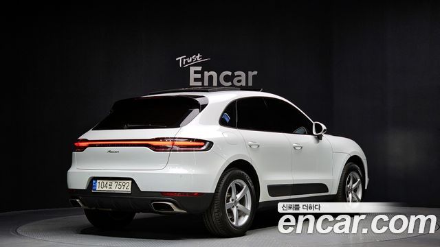Porsche Macan 2021 — photo 2