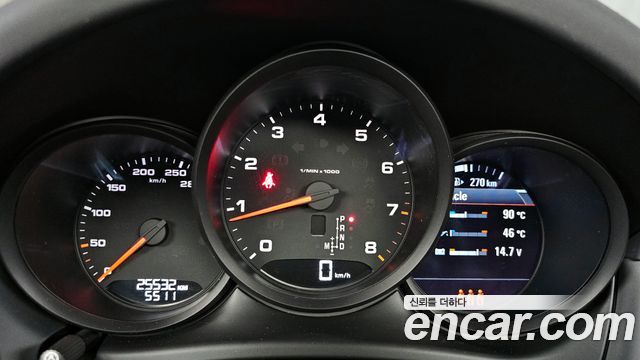 Porsche Macan 2021 — photo 8