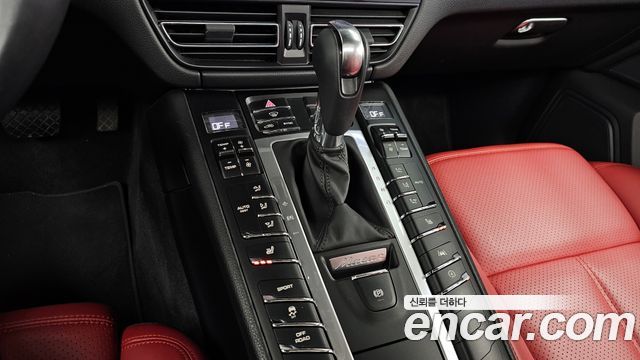 Porsche Macan 2021 — photo 9