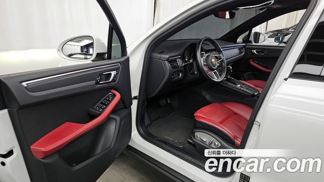 Porsche Macan 2021 — photo 10