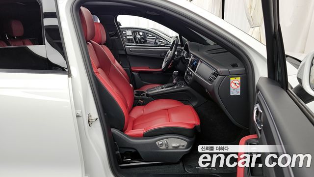 Porsche Macan 2021 — photo 11