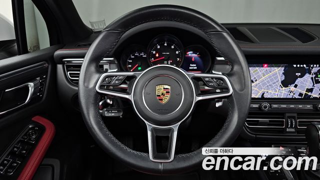 Porsche Macan 2021 — photo 13