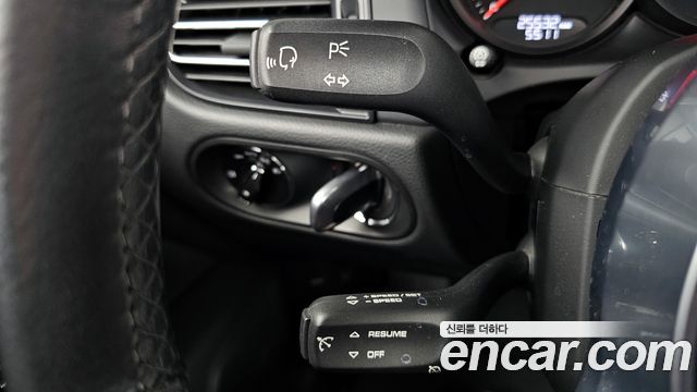 Porsche Macan 2021 — photo 14