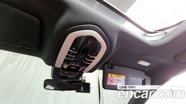 Porsche Macan 2021 — photo 17