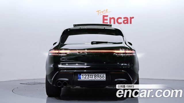 Porsche Macan 2023 — photo 4