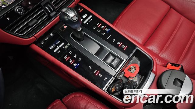 Porsche Macan 2023 — photo 9