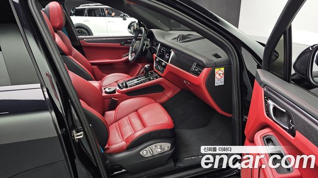Porsche Macan 2023 — photo 10