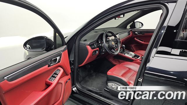 Porsche Macan 2023 — photo 11