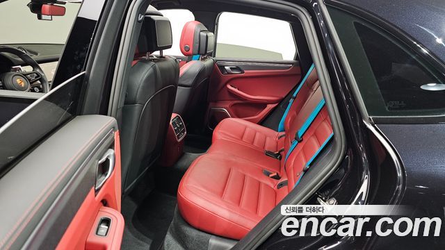 Porsche Macan 2023 — photo 16