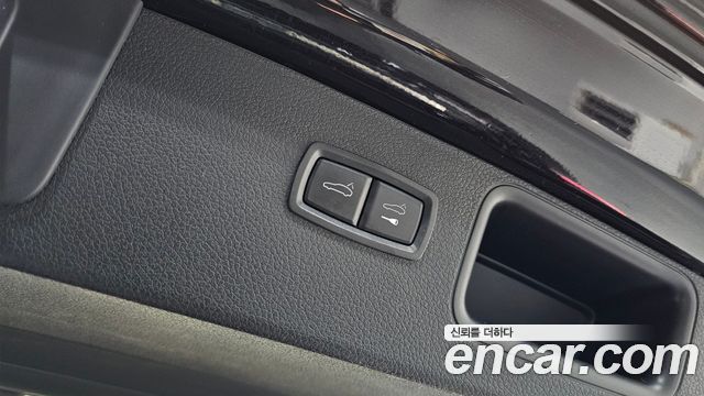 Porsche Macan 2023 — photo 19