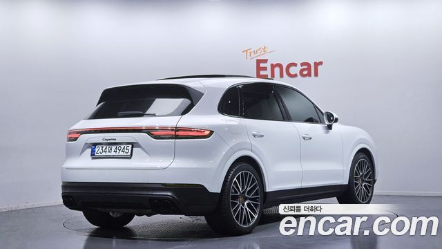 Porsche Cayenne 2022 — photo 2