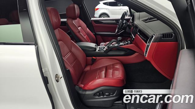 Porsche Cayenne 2022 — photo 10