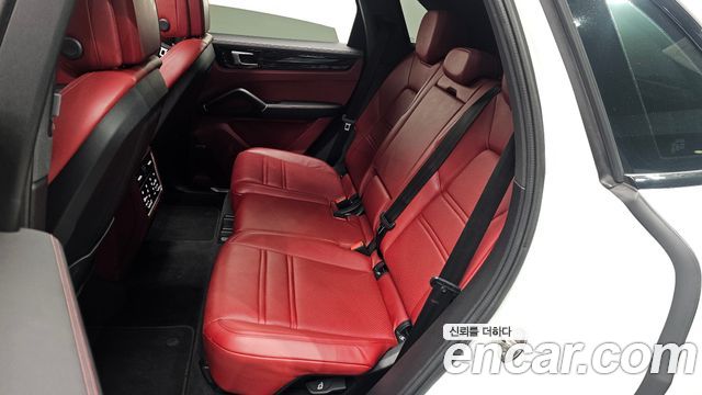 Porsche Cayenne 2022 — photo 12