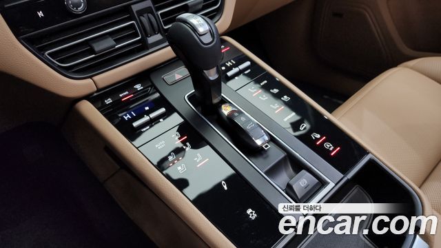 Porsche Macan 2022 — photo 9