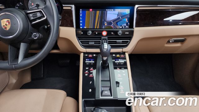 Porsche Macan 2022 — photo 15