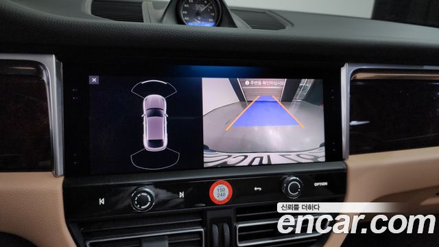 Porsche Macan 2022 — photo 16