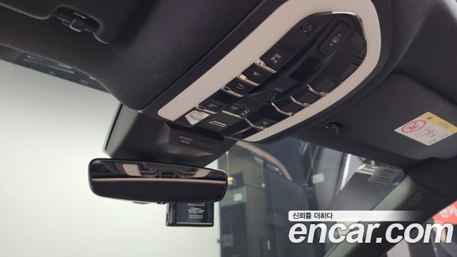 Porsche Macan 2022 — photo 17
