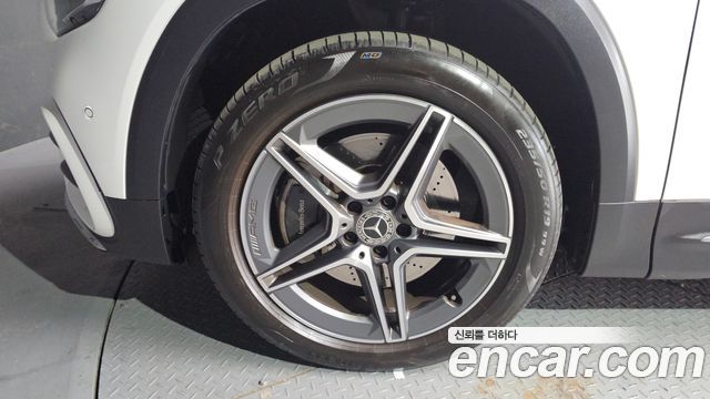 Mercedes-Benz GLB-Class 2024 — photo 5
