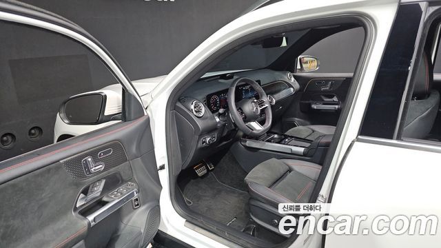 Mercedes-Benz GLB-Class 2024 — photo 10