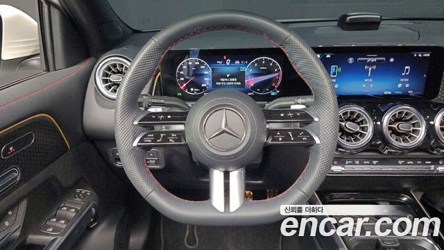 Mercedes-Benz GLB-Class 2024 — photo 13