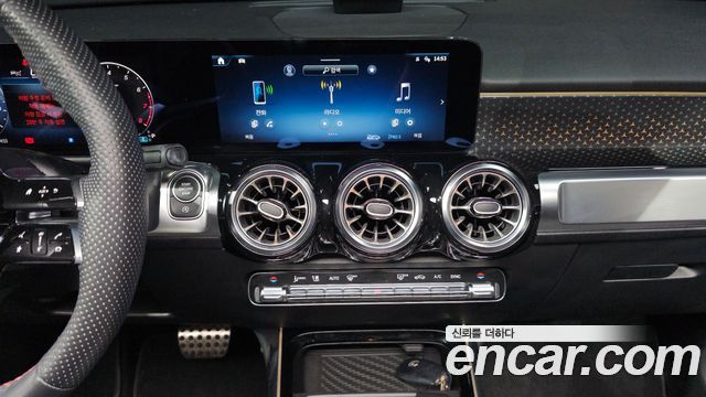 Mercedes-Benz GLB-Class 2024 — photo 14
