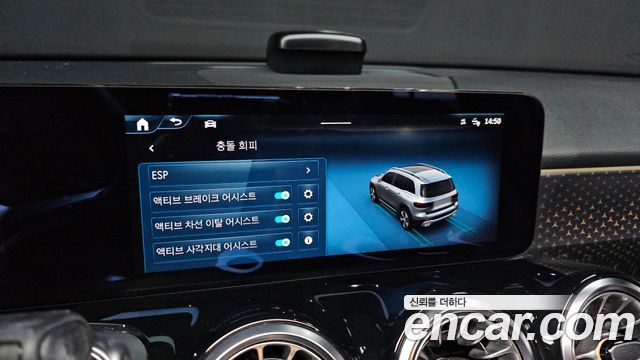 Mercedes-Benz GLB-Class 2024 — photo 16