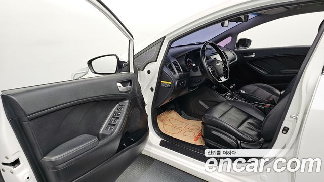 Kia K3 2016 — photo 10