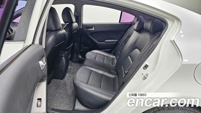Kia K3 2016 — photo 11