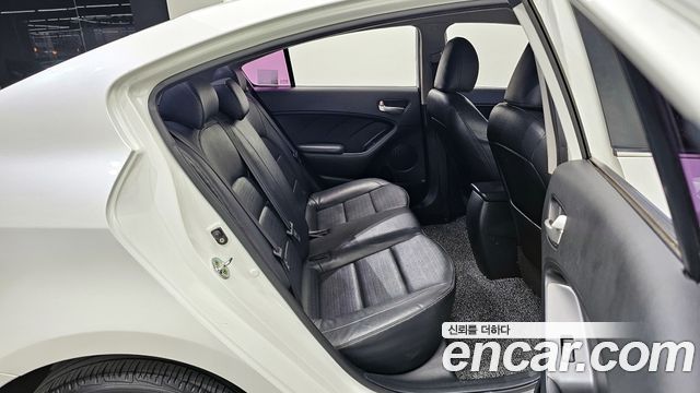 Kia K3 2016 — photo 12