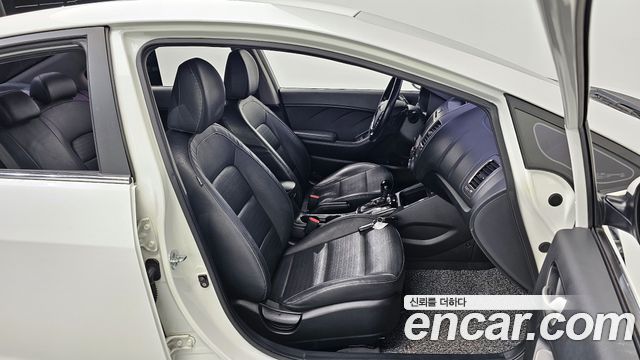 Kia K3 2016 — photo 13