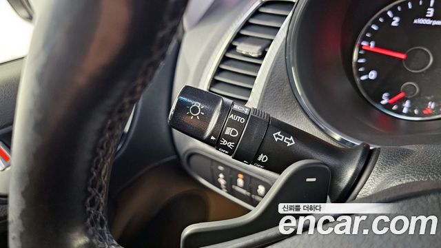 Kia K3 2016 — photo 16
