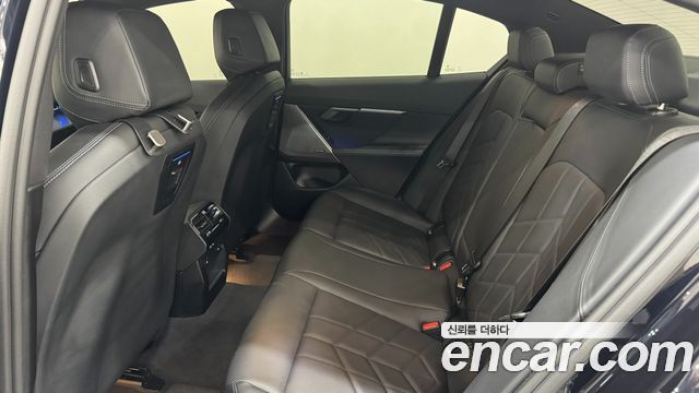 BMW 5-Series 2024 — photo 13
