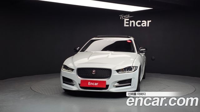 Jaguar XE 2018 — photo 3