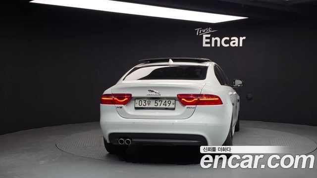 Jaguar XE 2018 — photo 4