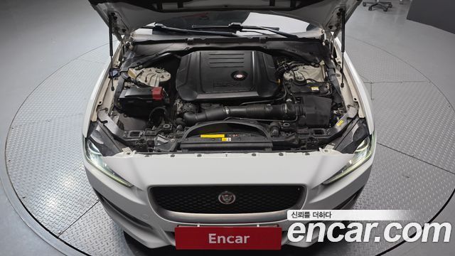 Jaguar XE 2018 — photo 6