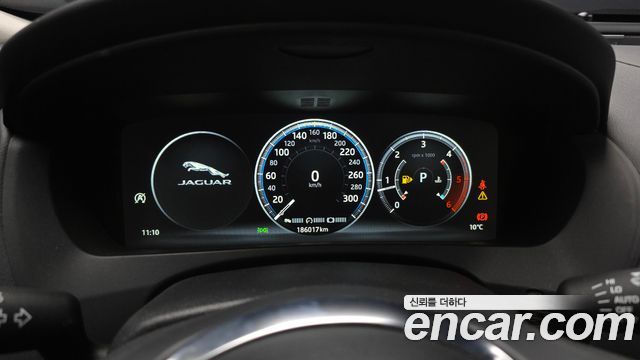 Jaguar XE 2018 — photo 8