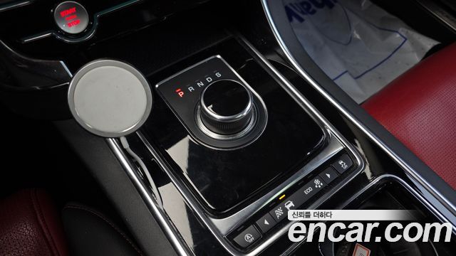 Jaguar XE 2018 — photo 9