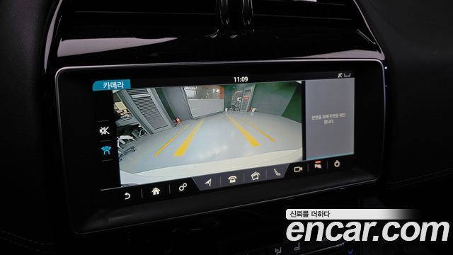 Jaguar XE 2018 — photo 15