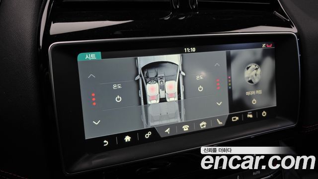 Jaguar XE 2018 — photo 16