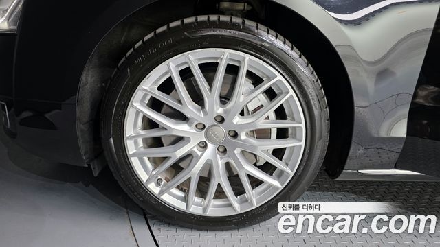 Audi A8 2015 — photo 5